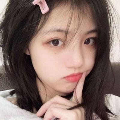 落在她身边