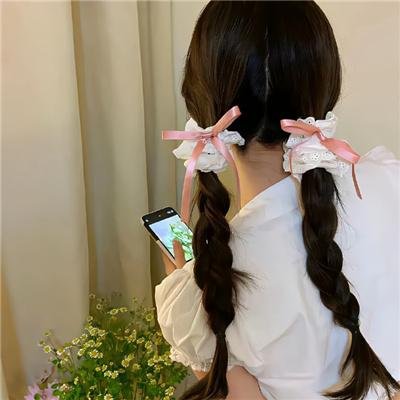 盛开的樱花林下